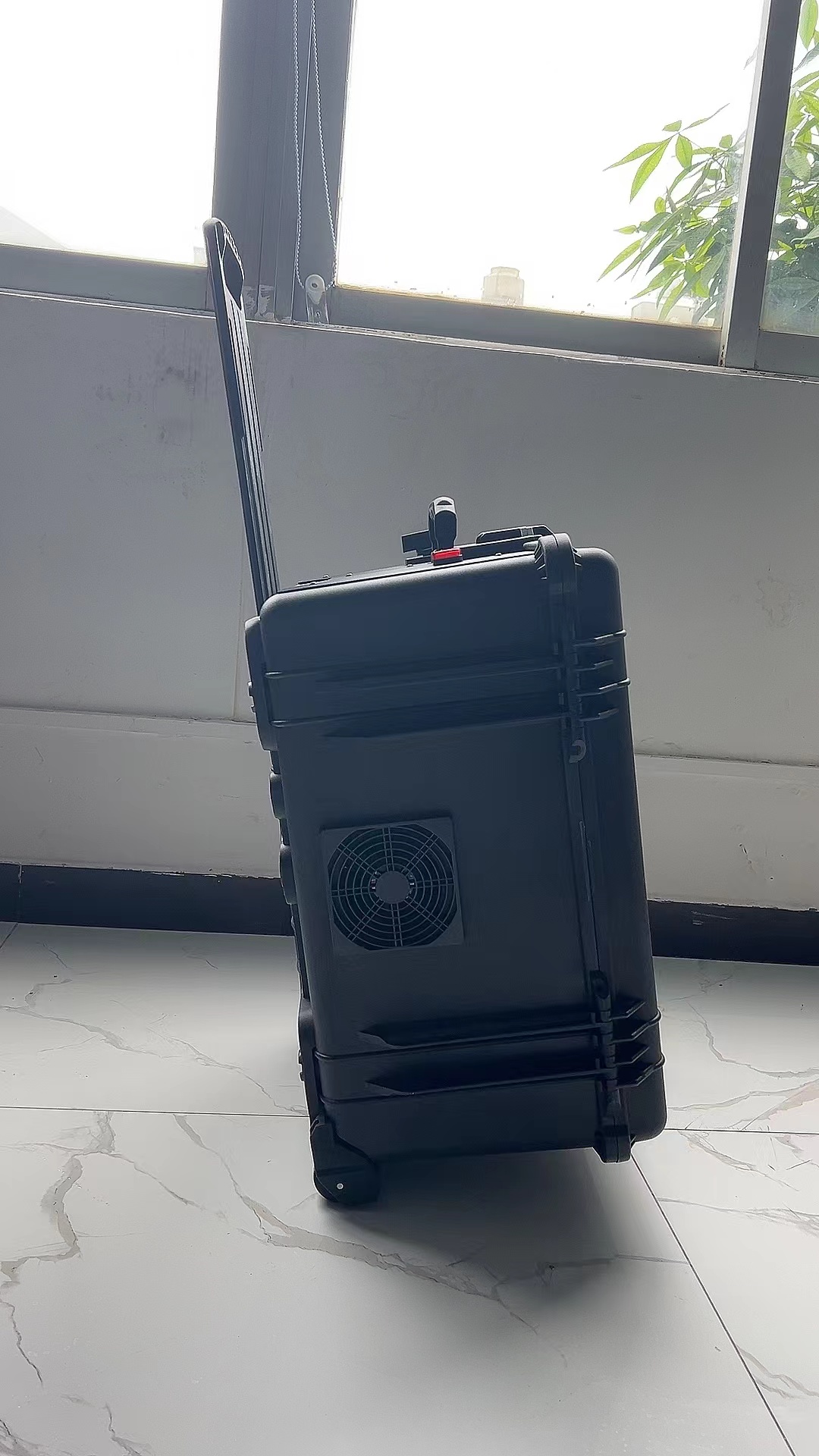 回民手拉箱型移动通信干扰器